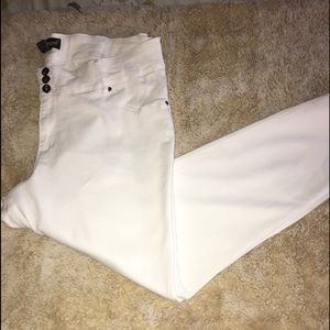 Like an angel 😇 plus size pants 🤩